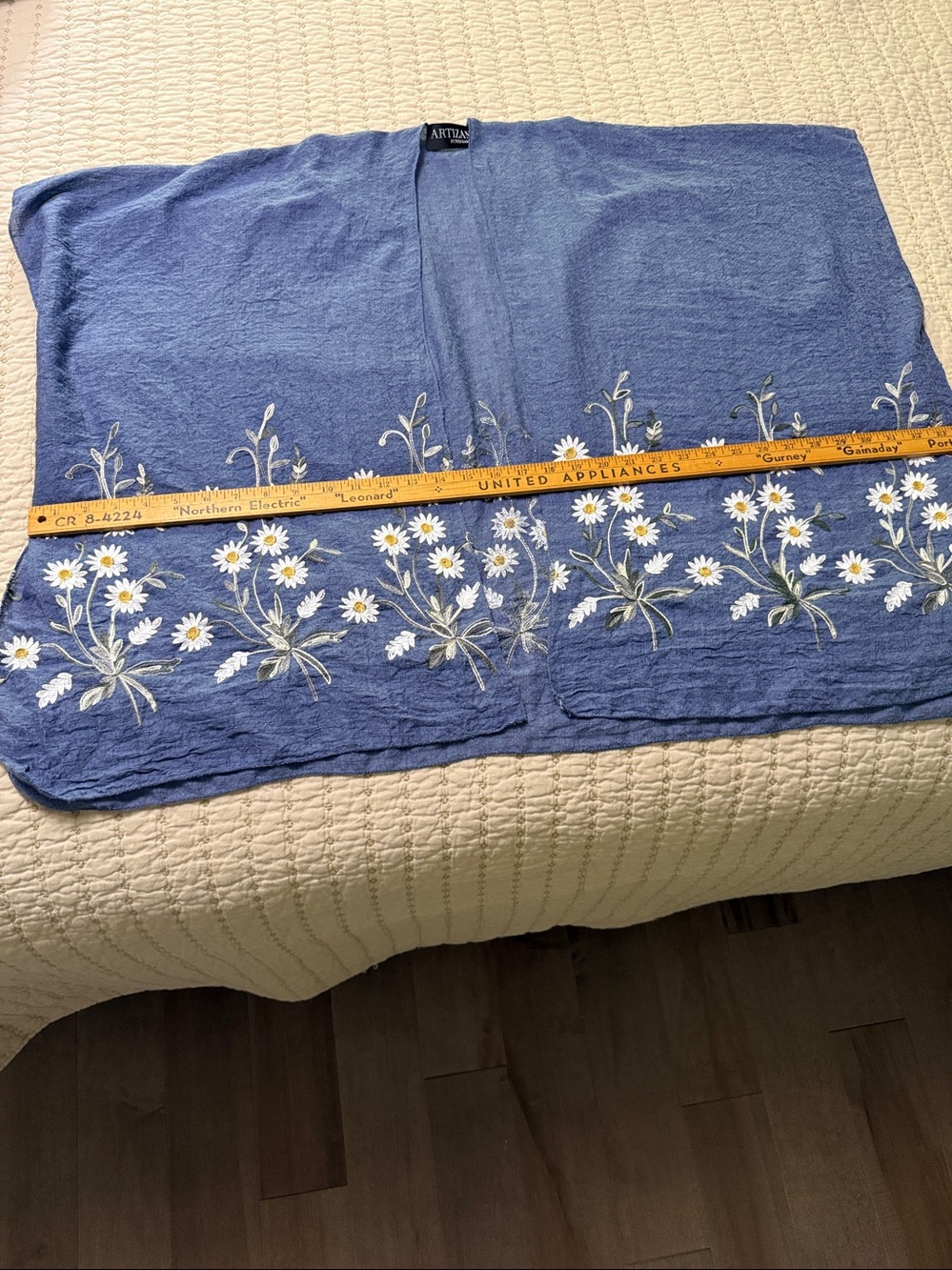 Artizan Robin Barré Embroidered Daisy Shawl Wrap | Blue | One Size - Picture 6 of 8